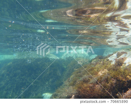 The boundary between the sea and the water surface 70665890