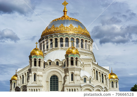Domes of St. Nicholas Cathedral. 70666528
