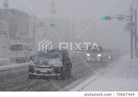 Heavy snow trunk road traffic image Heavy snow trunk road traffic image 70667484