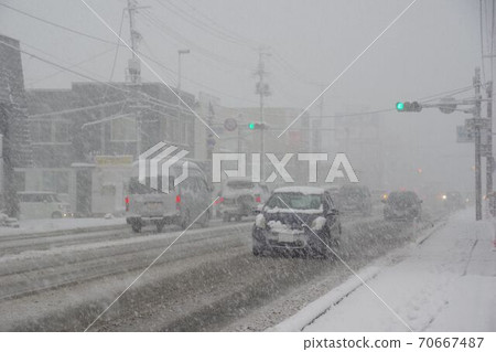 Heavy snow trunk road traffic image Heavy snow trunk road traffic image 70667487