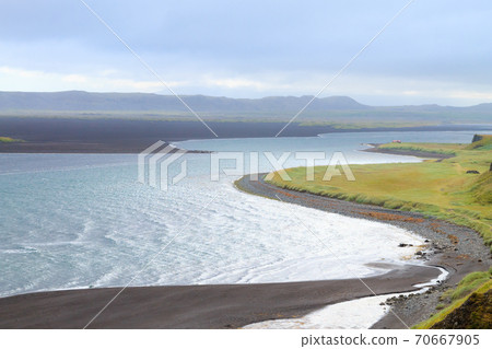 Hvitserkur sea stack, Iceland. Black sand beach 70667905
