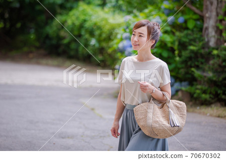 Hydrangea and female 70670302