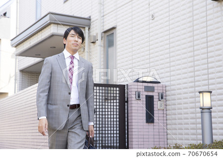 男人在工作 70670654