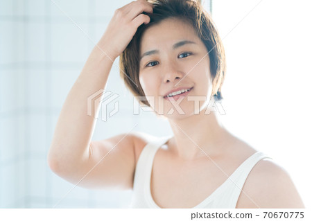 Morning beauty for women in their thirties Morning beauty for women in their thirties 70670775