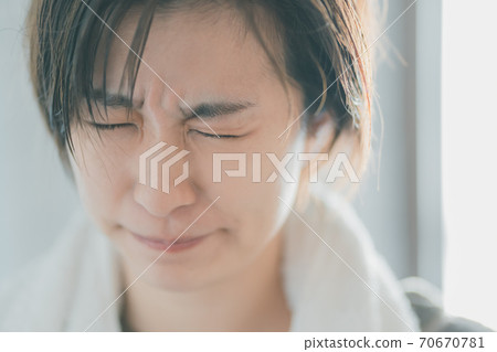 Morning when my eyes hurt 70670781