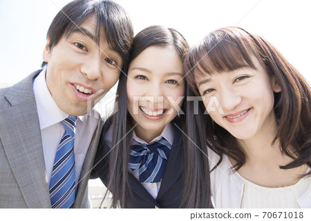 Family image 70671018