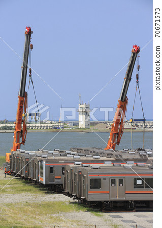 Musashino Line rolling stock shipping at Niigata Port (August 2019) Musashino Line rolling stock shipping at Niigata Port (August 2019) 70671573