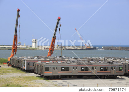 武藏野線車輛在新潟港（2019年8月） 70671574