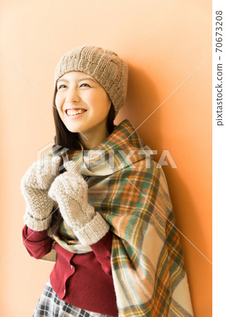 Women in winter clothes 70673208