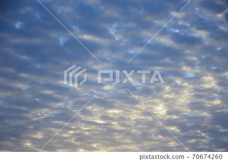 Morning glow clouds dyed in madder Morning glow clouds dyed in madder 70674260