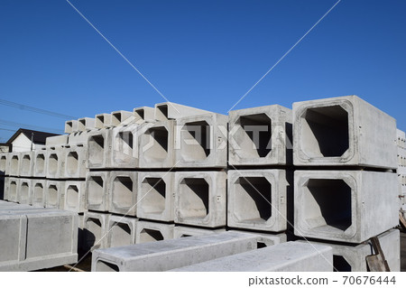 Concrete products loaded 70676444
