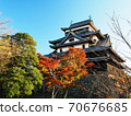 Matsue castle in autumn 70676685