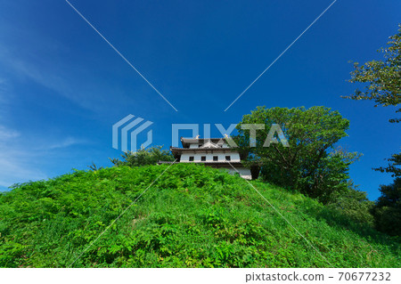 《鳥取縣》在陽光明媚的日子裡,山頂的羽城百住模擬城堡塔景 《鳥取縣》在陽光明媚的日子裡,山頂的羽城百住模擬城堡塔景 70677232