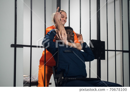 A wild homicidal maniac sentenced to life in prison attacks the warden and strangles him. 70678100