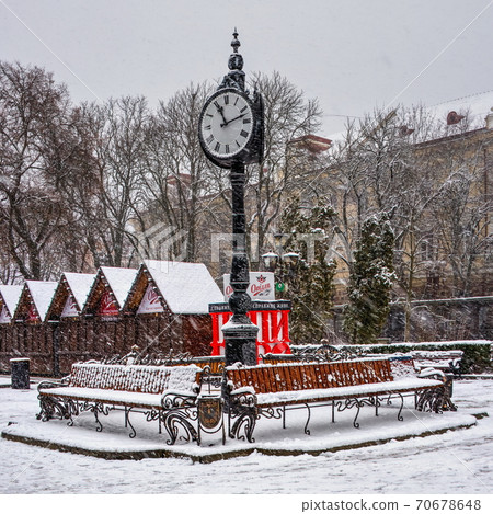 Snowy winter morning in Ternopil, Ukraine 70678648