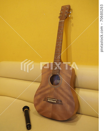 卡拉OK箱的吉他課 卡拉OK箱的吉他課 70680263