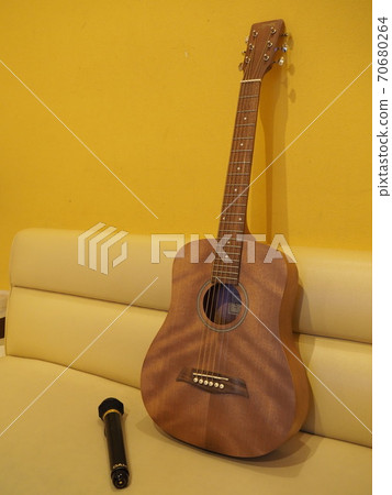 卡拉OK箱的吉他課 卡拉OK箱的吉他課 70680264