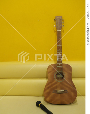 卡拉OK箱的吉他課 70680268