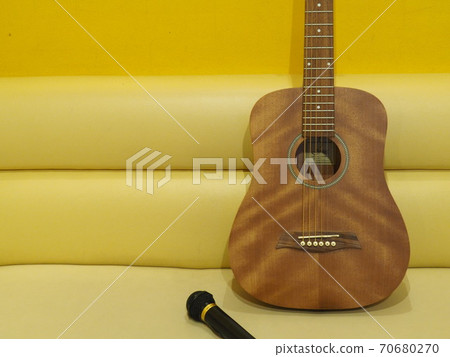 卡拉OK箱的吉他課 70680270