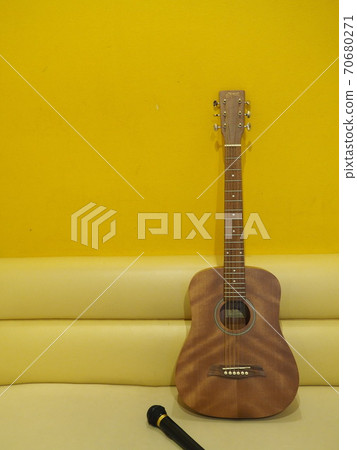 Guitar lesson at karaoke box 70680271