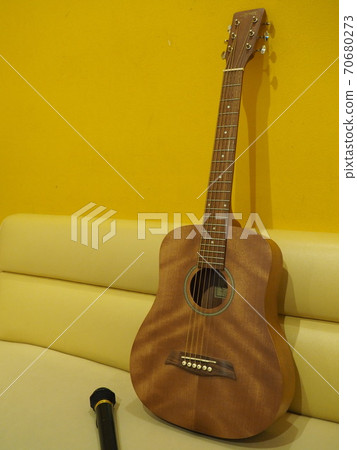 卡拉OK箱的吉他課 70680273