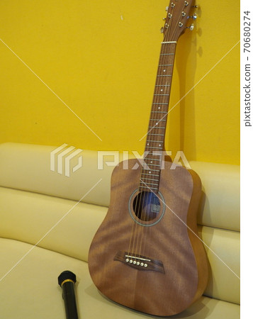 卡拉OK箱的吉他課 70680274