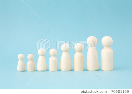 Alignment of wooden dolls Alignment of wooden dolls 70681199