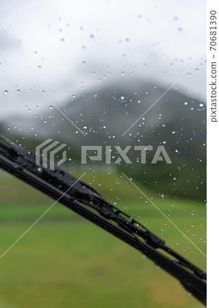 A wiper that wipes water droplets on the windshield A wiper that wipes water droplets on the windshield 70681390