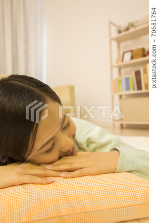 Woman lying down and relaxing 70681764