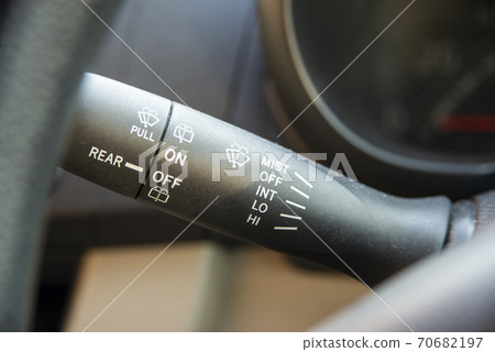 Car wiper operating lever 70682197