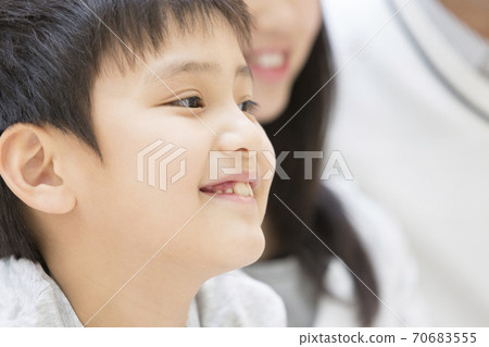 微笑男孩 微笑男孩 70683555