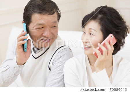 年長夫婦叫 年長夫婦叫 70684943