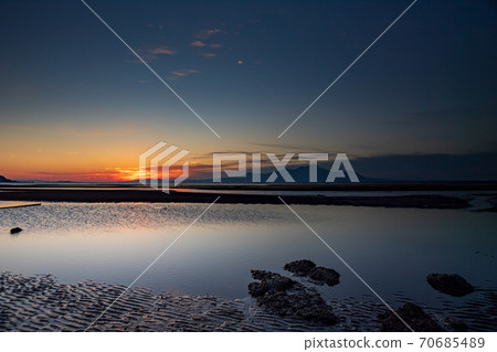 Sunset scenery of Mikoshi Coast, which was selected as one of the 100 best sunsets in the Ariake Sea in Kumamoto Prefecture 70685489