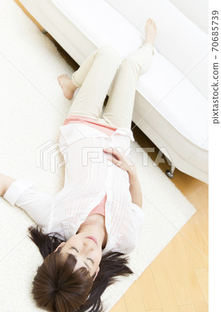 A lady falling asleep A lady falling asleep 70685739