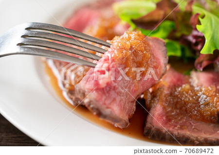 roast beef  70689472