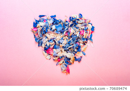 Biodegradable confetti from real dried flowers 70689474