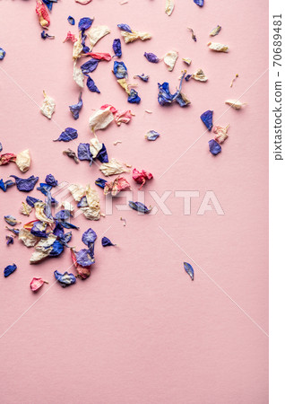Biodegradable confetti from real dried flowers 70689481