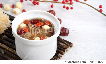 白木耳 銀耳 蓮子 紅棗 枸杞 湯 甜湯 snow fungus soup トレメラスープ 70690027