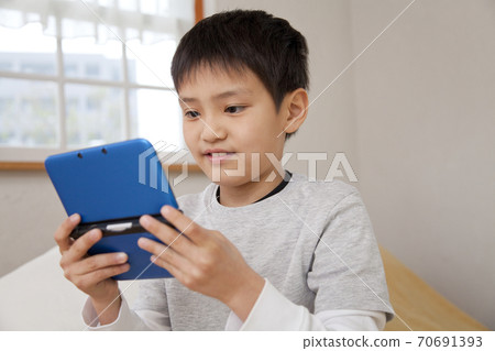 kid, younger, boy 70691393