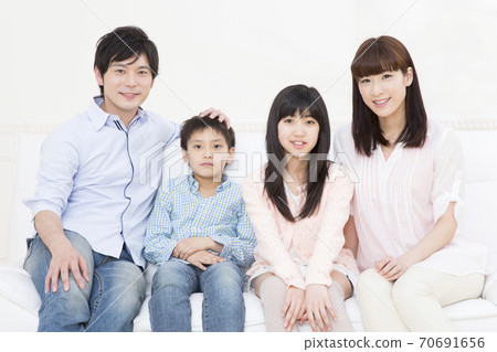 4人家庭 70691656
