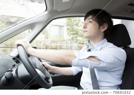 一個人開車 一個人開車 70691832