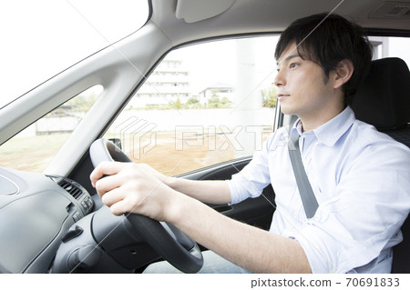 A man driving a car 70691833