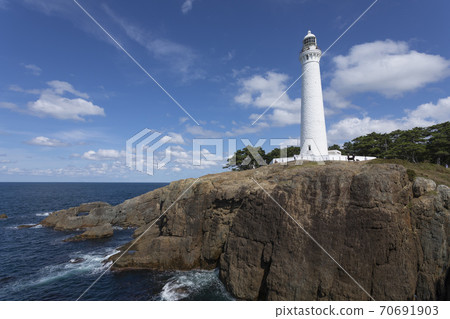 Izumo Hinomisaki Lighthouse standing on a cliff Izumo Hinomisaki Lighthouse standing on a cliff 70691903