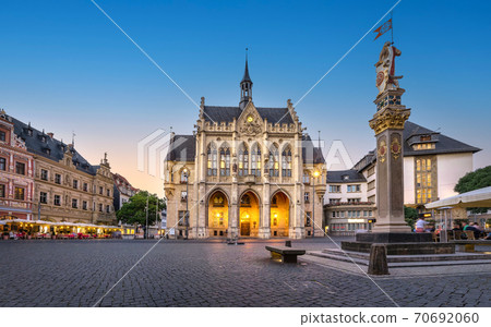 Panorama of Fischmarkt square with historic Town Hall in Erfurt 70692060