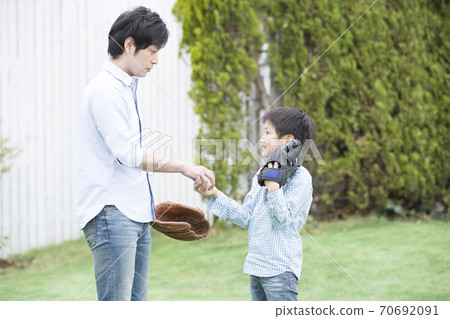 Father and son playing catch 70692091