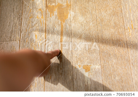 Flooring damage 70693054
