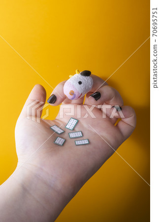 牛賀卡繭娃娃 牛賀卡繭娃娃 70695751