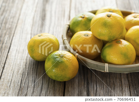 Early-maturing oranges Early-maturing oranges 70696451