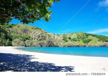 父親島小港口海岸 70696644