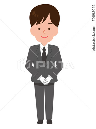 站在他們的手在前面折疊的男職工 站在他們的手在前面折疊的男職工 70698061